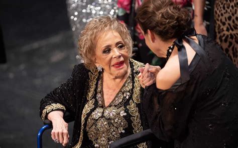 Silvia Pinal será homenajeada en Bellas Artes, celebrando su legado en cine, teatro y televisión. Un tributo emotivo a una figura clave de la cultura mexicana.