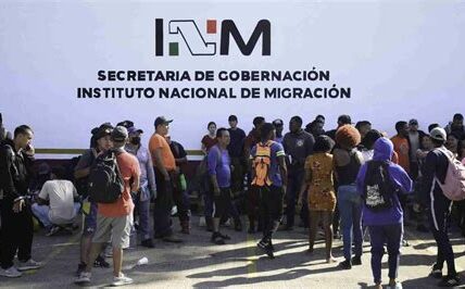 INM rechaza acusaciones de tácticas engañosas, destaca compromiso con derechos humanos y colaboración internacional en la gestión migratoria. Organizaciones exigen investigar presunta desinformación.