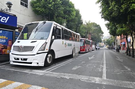 Accidente en Estado de México: Mujer invade carril del Mexibús, choca y muere, generando retrasos significativos. Autoridades investigan causas y piden respeto a normas viales.