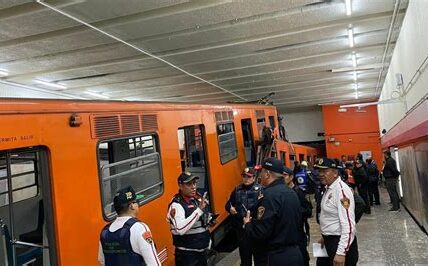 Incidente en el Metro Tacubaya resalta preocupaciones de seguridad; pasajeros exigen medidas urgentes tras lenta respuesta de autoridades ante ataque que dejó herido a un hombre.