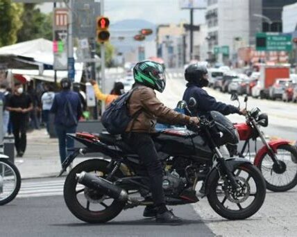 La Ciudad de México intensifica medidas para controlar motocicletas, buscando reducir infracciones y mejorar la seguridad vial con operativos y sanciones más severas.