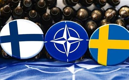 Suecia y Finlandia refuerzan su defensa militar aumentando inversión y cooperación ante la creciente tensión con Rusia en Europa del Norte.