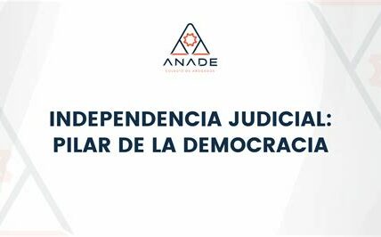 La independencia judicial es esencial para un sistema justo; protege los derechos y previene la manipulación política y económica.