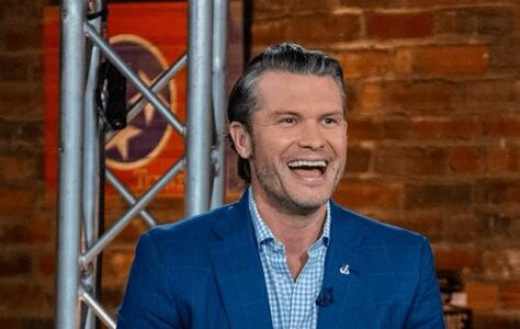 Pete Hegseth, asesor de Trump, enfrenta graves acusaciones de abuso sexual; la investigación avanza con sigilo, complicando su imagen pública.