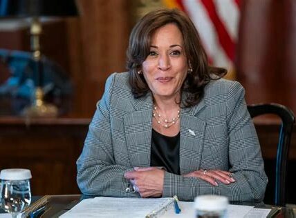 La vicepresidenta Kamala Harris destaca con 109 votos de desempate, reflejando la intensa polarización del Senado estadounidense y su crucial papel en decisiones clave.