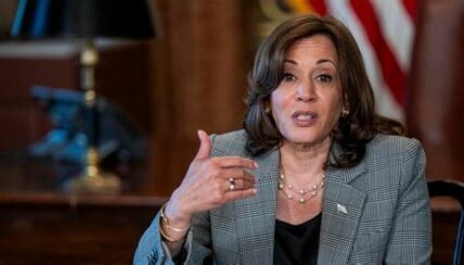 Kamala Harris rompe récord histórico con 187 votos de desempate en el Senado, destacando su papel clave en un Congreso dividido.