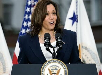 Kamala Harris impulsa la protección de los derechos reproductivos y el acceso al aborto, destacando su importancia en las elecciones de 2024 para la equidad y libertad de las mujeres.