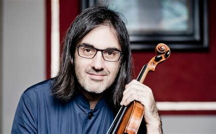 Leonidas Kavakos ilumina la Sala Nezahualcóyotl con la esencia musical de Bach, Bartók y Enescu; una experiencia inolvidable para los amantes de la música clásica.