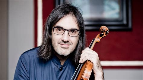 Leonidas Kavakos ilumina la Sala Nezahualcóyotl con la esencia musical de Bach, Bartók y Enescu; una experiencia inolvidable para los amantes de la música clásica.