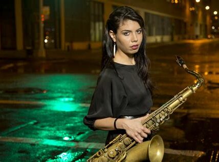 Melissa Aldana, saxofonista chilena, rompe barreras en el jazz internacional combinando innovación y tradición en su aclamado álbum "12 Stars".