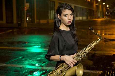 Melissa Aldana, saxofonista chilena, rompe barreras en el jazz internacional combinando innovación y tradición en su aclamado álbum "12 Stars".