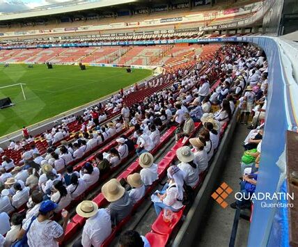 Las familias de Querétaro claman por justicia y seguridad en una emotiva marcha tras una tragedia que recuerda la urgencia de un futuro en paz.