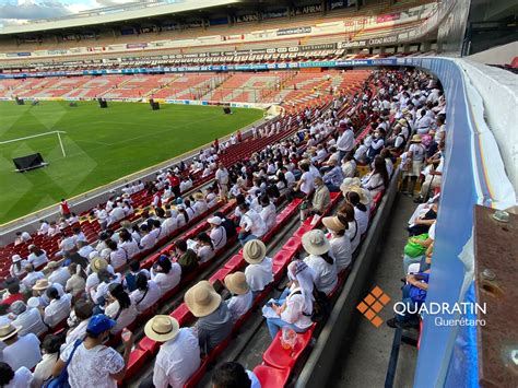 Las familias de Querétaro claman por justicia y seguridad en una emotiva marcha tras una tragedia que recuerda la urgencia de un futuro en paz.