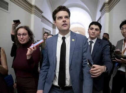 El congresista Matt Gaetz ha sido absuelto tras una investigación sin pruebas suficientes, destacando así los desafíos en casos de alto perfil con figuras públicas.