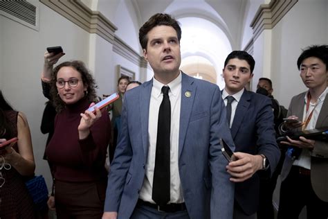 El congresista Matt Gaetz ha sido absuelto tras una investigación sin pruebas suficientes, destacando así los desafíos en casos de alto perfil con figuras públicas.