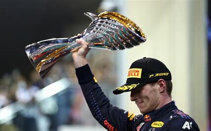 Max Verstappen logra su cuarto título consecutivo en Fórmula 1, demostrando una vez más su excelencia y consolidándose como una leyenda del automovilismo.