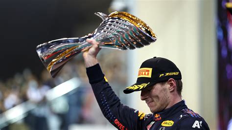 Max Verstappen logra su cuarto título consecutivo en Fórmula 1, demostrando una vez más su excelencia y consolidándose como una leyenda del automovilismo.