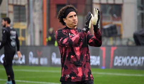 Memo Ochoa refuerza su legado en Europa con una actuación impecable en Salernitana, demostrando seguridad y experiencia bajo la dirección de Javier Aguirre.