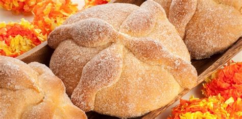 El pan de muerto conecta tradición y memoria, enriqueciendo la cultura mexicana cada Día de Muertos y aumentando significativamente las ventas panaderas en noviembre.