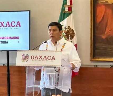 Gaseros de México irán a paro, exigiendo precios justos. Este movimiento podría afectar el suministro de gas LP en el país. Autoridades y distribuidores buscan solución.