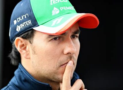 Checo Pérez podría asegurar su lugar en Red Bull gracias a patrocinadores clave, fortaleciendo el mercado latinoamericano y su impacto más allá de las pistas.