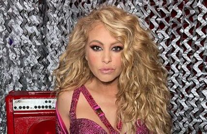 Paulina Rubio regresa con "No es mi culpa", un himno alegre que fusiona autenticidad y pasión, prometiendo conquistar nuevas audiencias.