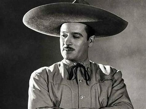 Pedro Infante, ícono del cine mexicano, dejó un legado imborrable en actuación y música, siendo símbolo cultural y referente eterno.