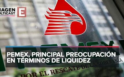 Pemex enfrenta riesgos crecientes por su deuda con proveedores, amenazando su estabilidad financiera y operativa. Es crucial resolver este desafío para asegurar su futuro.