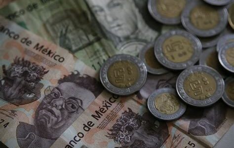 La incertidumbre electoral en EE.UU. provoca que el peso mexicano se deprecie, impactando la confianza en el mercado de divisas y generando volatilidad económica.