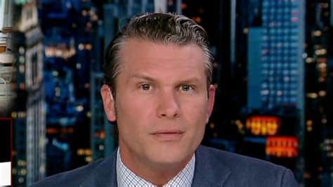 Pete Hegseth, veterano y comentarista, nominado como Secretario de Defensa de EE. UU.; su falta de experiencia administrativa genera controversia en el Senado.