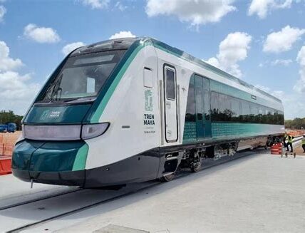 La SICT busca modernizar el transporte ferroviario en México con una inversión superior a 90 mil millones de pesos, mejorando la movilidad y sostenibilidad del país.