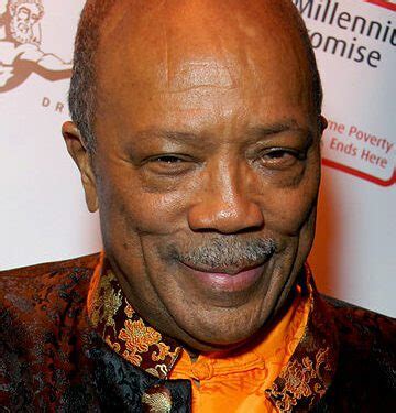 Quincy Jones, ícono de la música, homenajeado en Los Ángeles por su legado transcultural y su impacto duradero en la industria cinematográfica y musical.