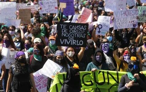 Retroceso alarmante en los derechos de las mujeres en América Latina, enfrentando restricciones de salud, desigualdades laborales y violencia de género. La lucha sigue firme.