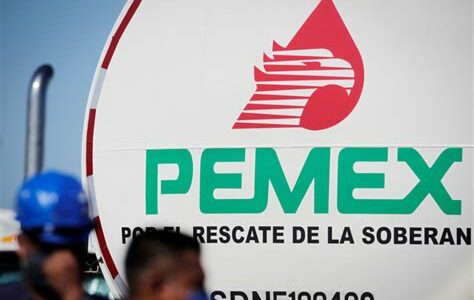 La deuda de Pemex supera los 100 mil millones de dólares, amenazando su operación y estabilidad económica nacional. Urgen medidas para mejorar eficiencia y buscar alianzas estratégicas.