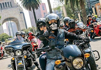 Rodadas de motos en CDMX: preocupación por la seguridad y caos vial. Autoridades buscan regular y dialogar para equilibrar diversión y seguridad.