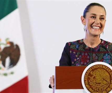 Sheinbaum en el G20 refuerza su liderazgo global priorizando sostenibilidad y justicia social, destacando logros en movilidad y energía renovable en la Ciudad de México.