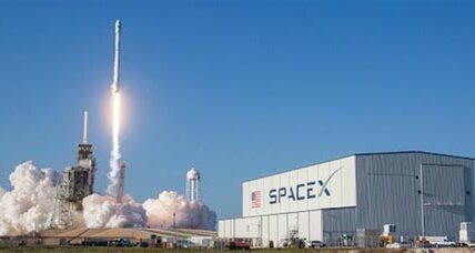 SpaceX impulsa la innovación espacial con lanzamientos efectivos y reutilización de cohetes, liderando el avance tecnológico en la industria aeroespacial.