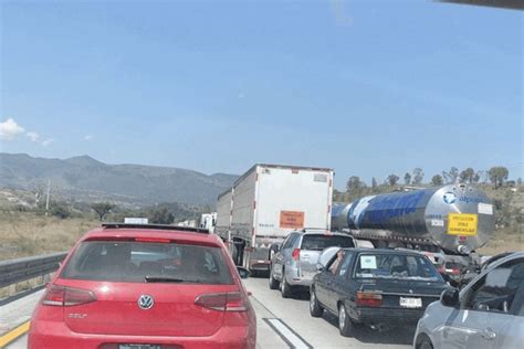 Conduce con precaución en la autopista México-Querétaro: los accidentes frecuentes y la niebla obligan a extremar medidas de seguridad. Evita riesgos innecesarios para protegerte y proteger a otros.