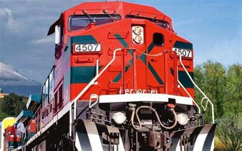 El Tren Maya, predilecto en el sureste de México, promete transformar movilidad y desarrollar economía local. Aclamado por residentes, su construcción sigue según el plan.