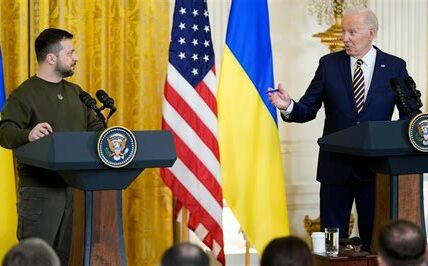 Zelensky sugiere que Trump en la Casa Blanca podría acelerar el fin de la guerra en Ucrania, subrayando el impacto de la política exterior de EE. UU.