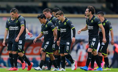 Las Chivas jugarán a puerta cerrada tras incidentes violentos. FMF busca fomentar un ambiente seguro y respetuoso en los eventos deportivos.