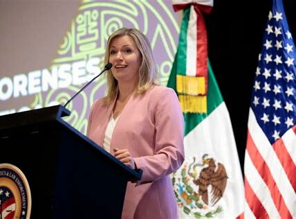 Estados Unidos y México colaboran para combatir el tráfico de fentanilo, una amenaza que requiere esfuerzos conjuntos para proteger a las comunidades y contrarrestar esta crisis.