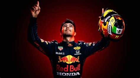 Checo Pérez reafirma su compromiso con Red Bull hasta 2024, decidido a mejorar su rendimiento y enfrentar desafíos en la Fórmula 1 al máximo nivel.