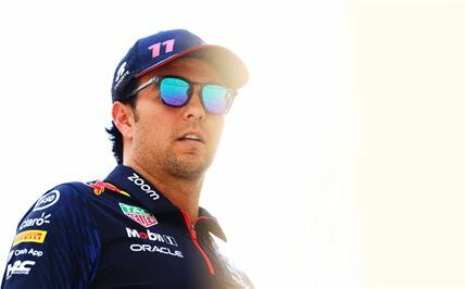 Checo Pérez enfrentó un desafío en Lusail; un error costoso lo dejó fuera del Gran Premio de Catar, afectando su posición en el campeonato.