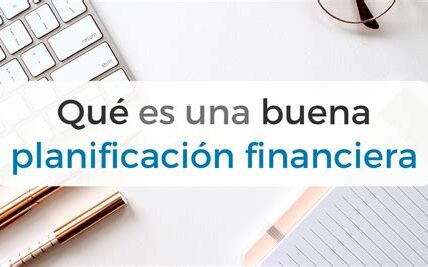 Evalúa tus finanzas personales como evalúas inversiones: revisa tus gastos, diversifica tus ingresos y planifica para el futuro. Adopta una estrategia sólida para alcanzar tus metas financieras.