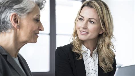 La discriminación laboral por edad limita el potencial de talento invaluable y experiencia, afectando tanto a individuos como a la economía mexicana. Urgen políticas inclusivas.