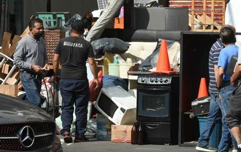 Desalojan edificio en la colonia Maza: buscan garantizar seguridad y propiedad. Autoridades brindan apoyo temporal a desalojados; más operativos planeados en CDMX.