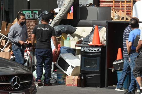 Desalojan edificio en la colonia Maza: buscan garantizar seguridad y propiedad. Autoridades brindan apoyo temporal a desalojados; más operativos planeados en CDMX.