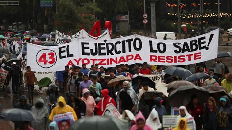 Estudiantes de química en México son reclutados por cárteles debido a promesas de altos sueldos, exponiéndolos a riesgos peligrosos e ilegales.