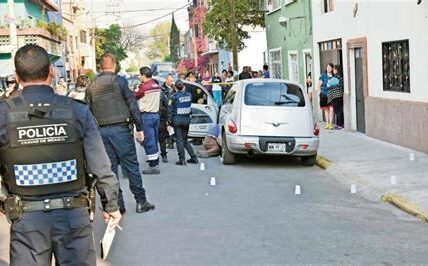 Comerciantes en el Centro Histórico enfrentan extorsiones hasta de 20 mil pesos, afectando su seguridad económica y emocional. Autoridades intensifican investigaciones para contrarrestar esta amenaza.